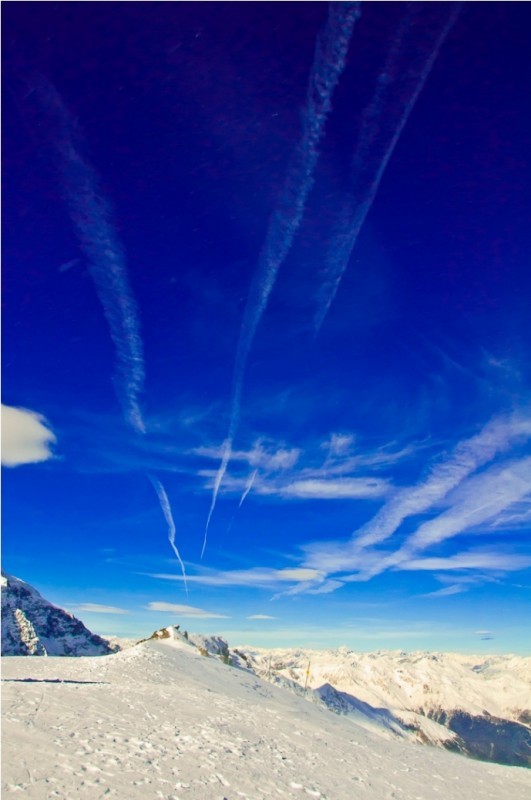 1600 Flieger kreuzen den Südtiroler Himmel am Tag.....